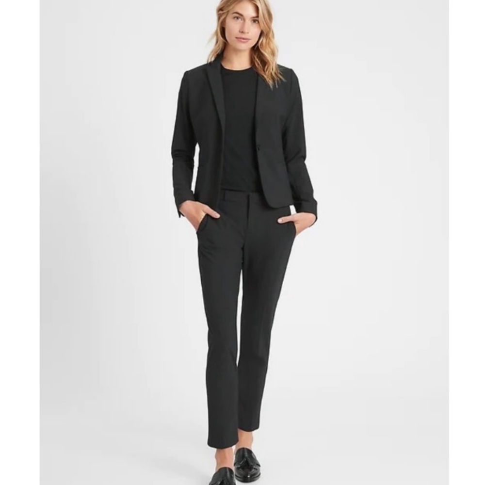NWOT Banana Republic Classic Fit Washable Italian Wool-Blend Blazer Size 4 Black